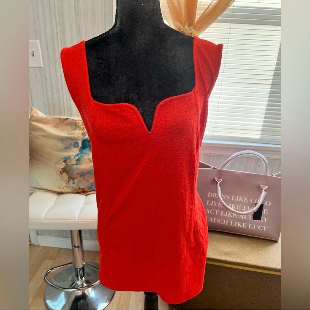 🎉 Red Sleeveless Top